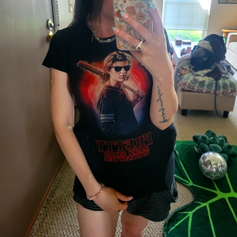 Stranger Things T-Shirt - Picture 8 of 8